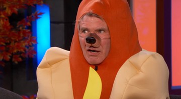 O ator Harrison Ford fantasiado de cachorro-quente no programa <i>Jimmy Kimmel Live</i> - Reprodução/Vídeo