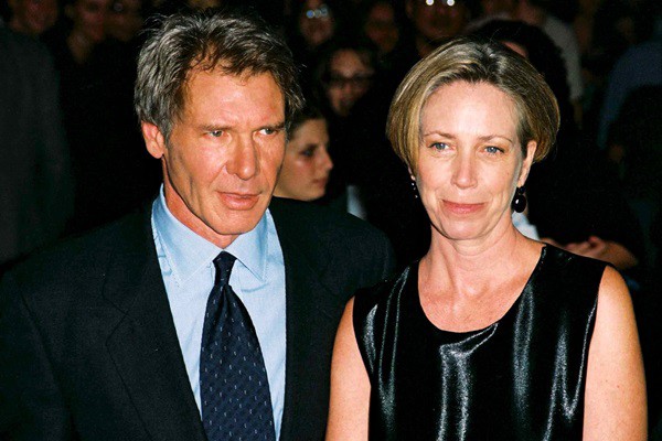 Harrison Ford e Melissa Mathison em 1999, em Nova York