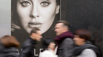 Imagem de Londres na semana do lançamento de 25, de Adele - AP