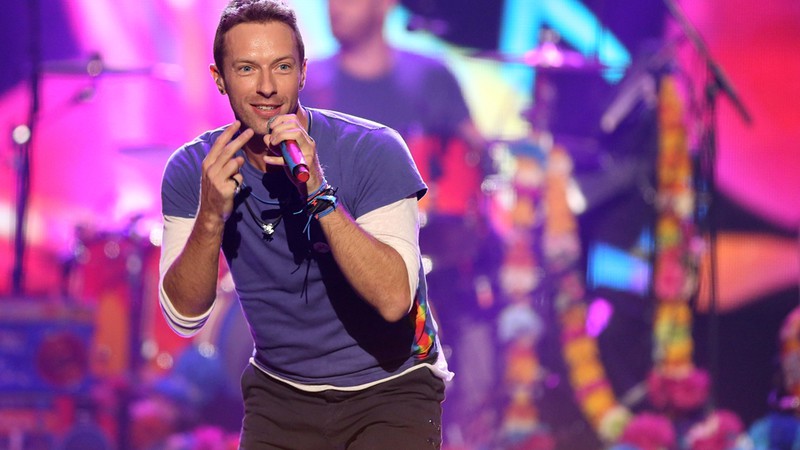 Chris Martin à frente do Coldplay em apresentação da banda em novembro de 2015