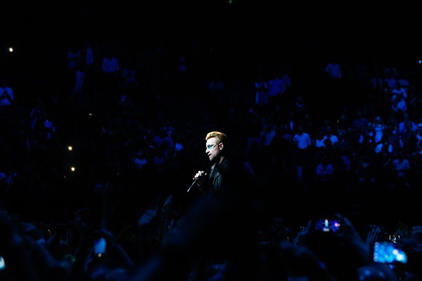 U2 se apresenta em Paris