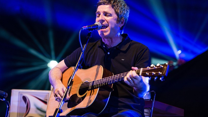 Noel Gallagher durante apresentação acústica com repertório do Oasis, no Royal Albert Hall, em Londres