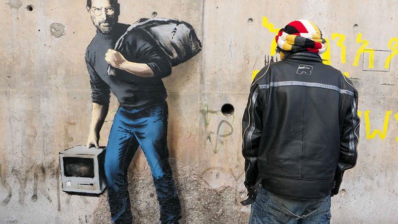 Steve Jobs retratado por Banksy como refugiado sírio