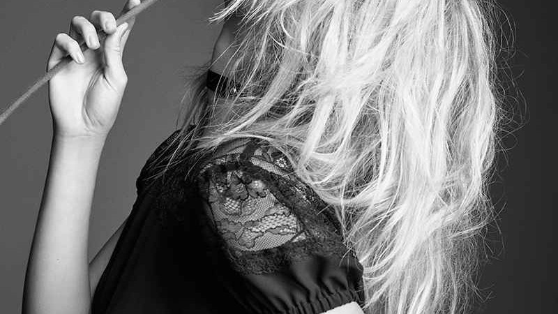 Courtney Love lança coleção de roupas em parceria com a marca Nasty Gal