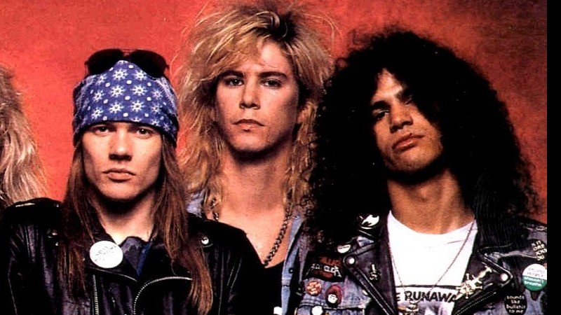 Slash, Duff McKagan e Axl Rose em foto do Guns N' Roses
