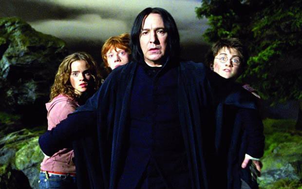 Cena de Harry Potter mostra Rickman contracenando com Emma Watson, Daniel Radcliffe e Rupert Grint