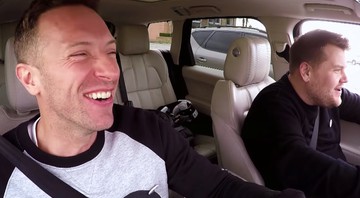 Chris Martin (Coldplay) e James Corden em vídeo para o quadro “Carpool Karaoke”, do programa norte-americano The Late Late Show - Reprodução/Vídeo