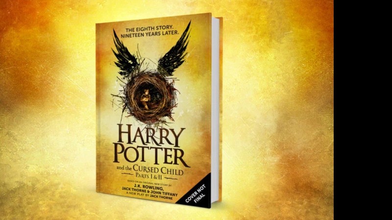 Capa do livro Harry Potter and the Cursed Child, com roteiro base para peça homônima