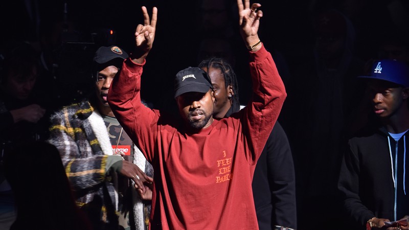 Kanye West durante o evento no Madison Square Garden (em Nova York, Estados Unidos), no qual ele lançou o álbum The Life of Pablo e a coleção Yeezy Season 3