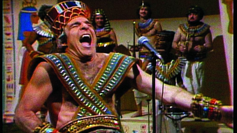 Steve Martin fazia sucesso com canção sobre faraó Tutancâmon.