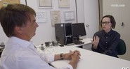 A atriz canadense Ellen Page e o deputado carioca Jair Bolsonaro, durante entrevista para a série documental <i>Gaycation</i> - Reprodução/Vídeo
