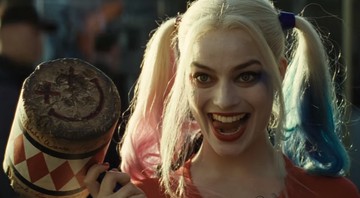 Margot Robbie dando vida à assustadora e esperta Harley Quinn em Esquadrão Suicida - Reprodução/Vídeo