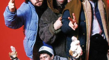 Foto do Beastie Boys para a Rolling Stone EUA, tirada em 1985. O produtor deles à época, um garoto chamado Rick Rubin, hoje um dos maiores do mundo, pulou no meio da imagem, durante a sessão de estúdio. - AP Photo
