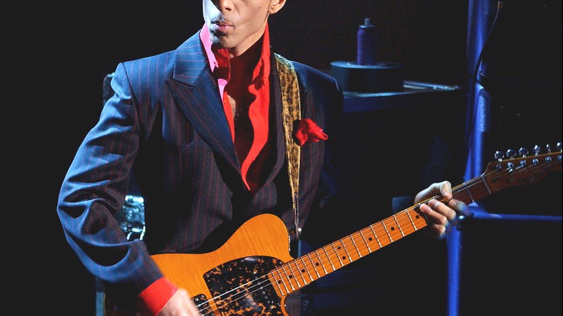 O cantor Prince em 2004, durante a cerimônia de inclusão no Hall da Fama do Rock and Roll