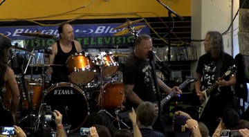 O Metallica em trecho de show em uma loja de discos em São Francisco, nos Estados Unidos, pelo Record Store Day - Reprodução/Vídeo