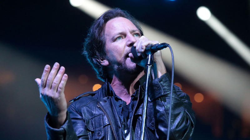 O vocalista Eddie Vedder durante show do Pearl Jam no The Wells Fargo Center, na Filadélfia, Estados Unidos, em abril de 2016