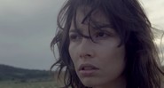 A vocalista do Carne Doce, Salma Jô, em cena do clipe de "Benzin", do Boogarins - Reprodução/Vídeo