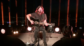 Dave Grohl durante performance acústico no festival Cannes Lions - Reprodução/Vídeo