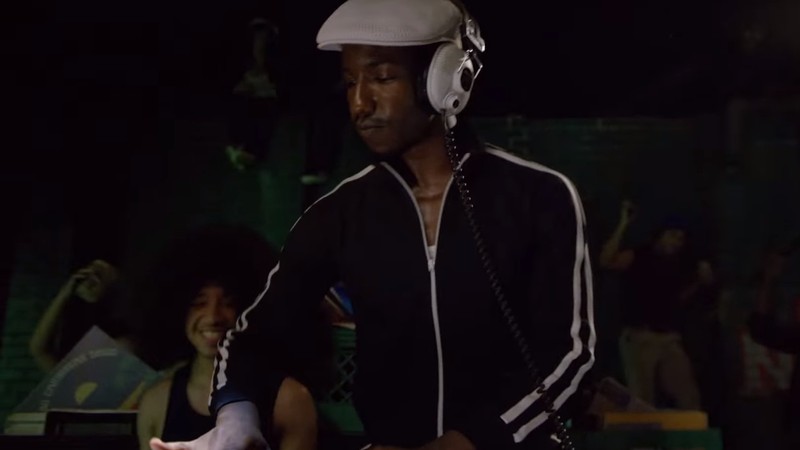 Cena de teaser da série The Get Down, da Netflix, sobre as origens do hip-hop
