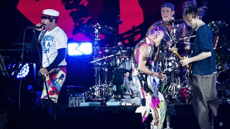 Red Hot Chili Peppers durante show no festival Roskilde, na Dinamarca, em 2016