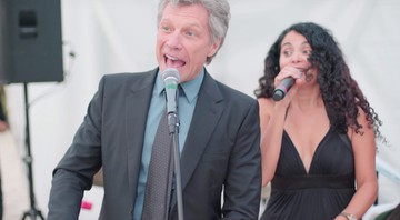 Bon Jovi em vídeo que mostra ele cantando durante uma festa de casamento privada em Miami, nos Estados Unidos - Reprodução/Vídeo
