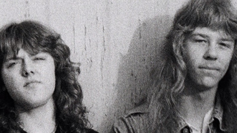Lars Ulrich e James Hetfield, do Metallica, em cena da série documental Landmark – Metallica: The Early Years, do Spotify