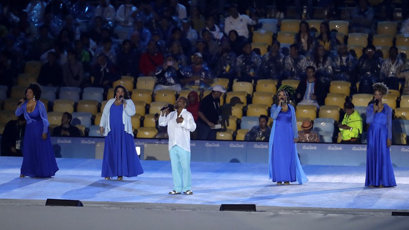Martinho da Vila com as filhas e a neta na cerimônia de encerramento dos Jogos Olímpicos Rio 2016
