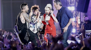 Adam Levine, Blake Shelton, Miley Cyrus e Alicia Keys – o grupo de treinadores da 11ª temporada do The Voice norte-americano – em vídeo de performance no programa - NBC/Divulgação