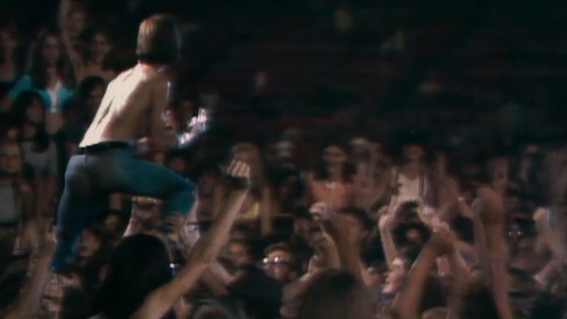 Iggy Pop durante show dos Stooges em 1970, nos Estados Unidos, em imagem do documentário Gimme Danger (2016)