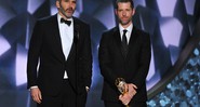 David Benioff (à esquerda) e D.B Weiss, criadores de <i>Game of Thrones</i>, recebem o Emmy de Melhor Série Dramática - Vince Bucci/AP