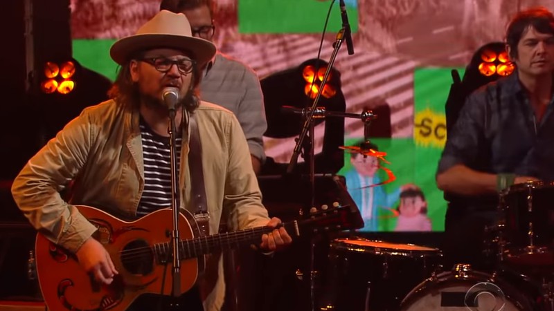 Wilco durante performance no programa norte-americano The Late Show, do apresentador Stephen Colbert