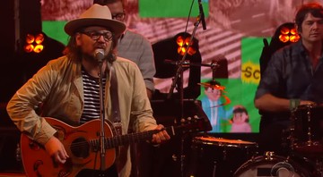 Wilco durante performance no programa norte-americano <i>The Late Show</i>, do apresentador Stephen Colbert - Reprodução/Vídeo