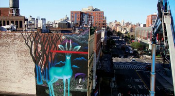 PELO MUNDO
Primeira obra em que Marina Zumi usou vermelho, feita em 2015 em um muro da cidade de Nova York, para uma campanha chamada Education Is Not a Crime - Divulgação