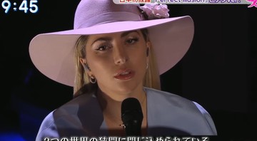 Lady Gaga em programa de TV do Japão apresentando versão de  “Perfect Illusion” ao piano - Reprodução/Vídeo