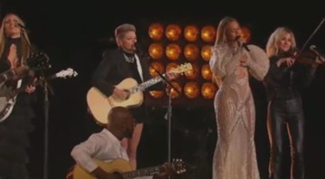 Beyoncé e Dixie Chicks em apresentação no 50º CMA Awards - Reprodução/Vídeo