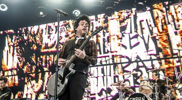 None - Billie Joe Armstrong durante show do Green Day na Califórnia (Foto: Amy Harris/Invision/AP)