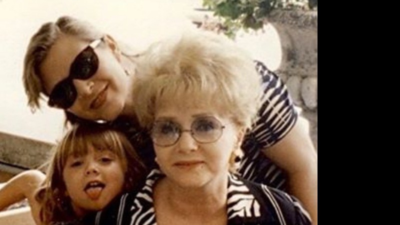 Billie Lourd com Carrie Fisher e Debbie Reynolds - Reprodução/Instagram