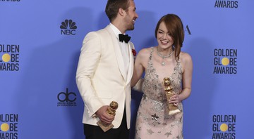 Emma Stone e Ryan Gosling, de <i>La La Land</i>, no Globo de Ouro 2017 - Jordan Strauss/Invision/AP