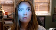 Drew Barrymore em cena do trailer da série Santa Clarita Diet, da Netflix - Reprodução/Vídeo