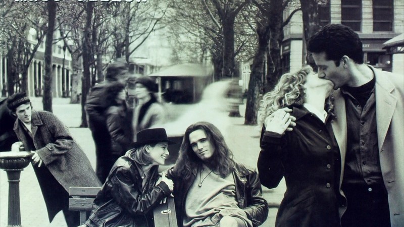 Pôster do filme Vida de Solteiro, originalmente conhecido como Singles, lançado por Cameron Crowe em 1992, retratando a era grunge de Seattle, nos Estados Unidos