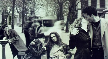 Pôster do filme Vida de Solteiro, originalmente conhecido como Singles, lançado por Cameron Crowe em 1992, retratando a era grunge de Seattle, nos Estados Unidos - Reprodução