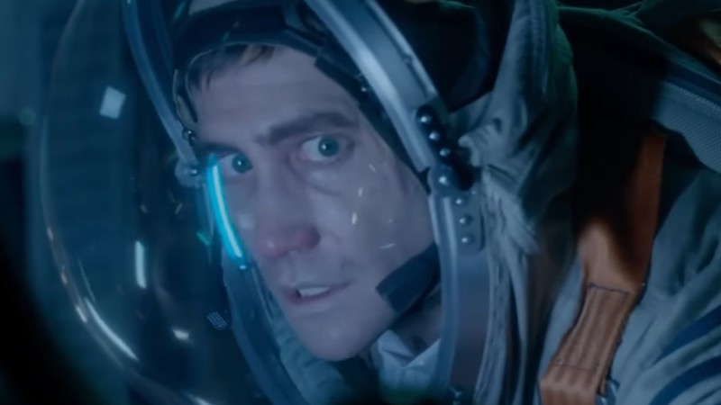 Jake Gyllenhaal em cena do trailer do filme Vida (2017)
