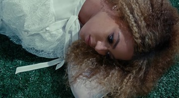 A cantora Beyoncé em cena do vídeo de “Love Drought”, retirado do filme Lemonade (2016) - Reprodução/Vídeo