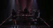 Linkin Park e Kiiara apresentando o single "Heavy" no programa <i>The Late Late Show</i>, de James Corden - Reprodução/Vídeo