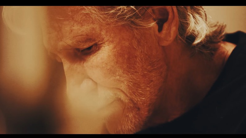 Roger Waters em cena de teaser do disco solo dele, Is This the Life We Really Want?