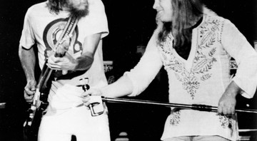O vocalista Ronnie Van Zant (à dir.) e o guitarrista Steve Gaines, da banda Lynyrd Skynyrd - AP
