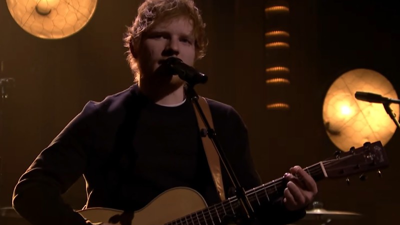 Ed Sheeran em apresentação no programa The Tonight Show