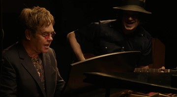Jack White e Elton John em cena do trailer da série documental (e filme de acompanhamento) American Epic - Reprodução/Vídeo