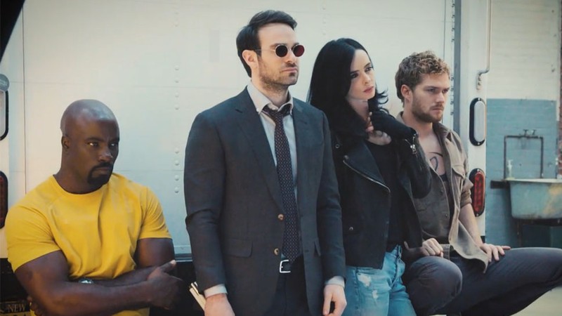 Demolidor (Charlie Cox), Jessica Jones (Krysten Ritter), Luke Cage (Mike Colter) e Punho de Ferro (Finn Jones), em trailer da série Os Defensores, da Netflix