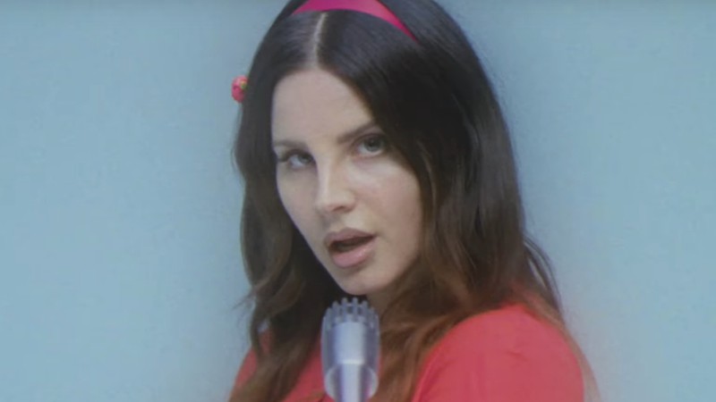 Lana Del Rey em cena do videoclipe de "Lust for Life"